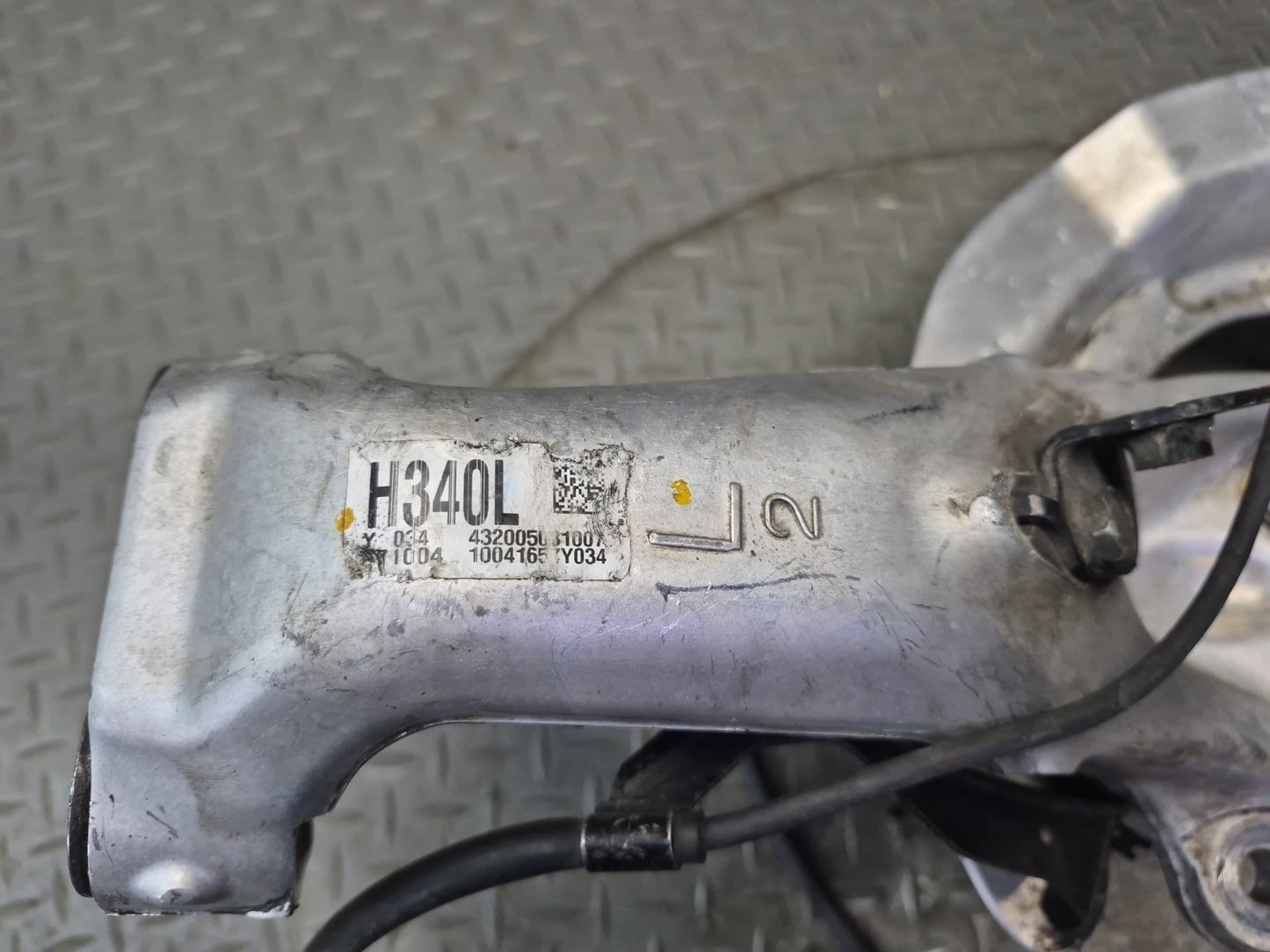 07-17 Lexus UVF46L LS600h LS460 AWD Front Left Spindle Knuckle Wheel Hub Bearing