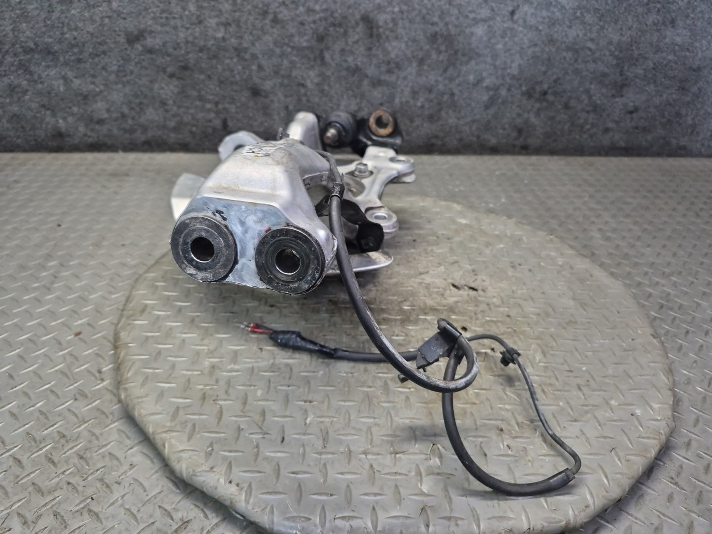 07-17 Lexus UVF46L LS600h LS460 AWD Front Left Spindle Knuckle Wheel Hub Bearing