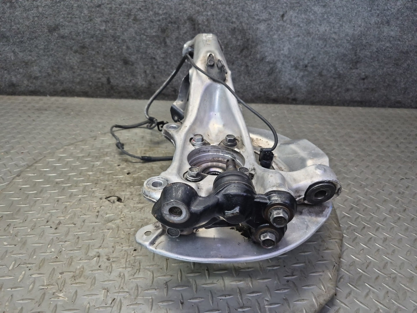 07-17 Lexus UVF46L LS600h LS460 AWD Front Left Spindle Knuckle Wheel Hub Bearing