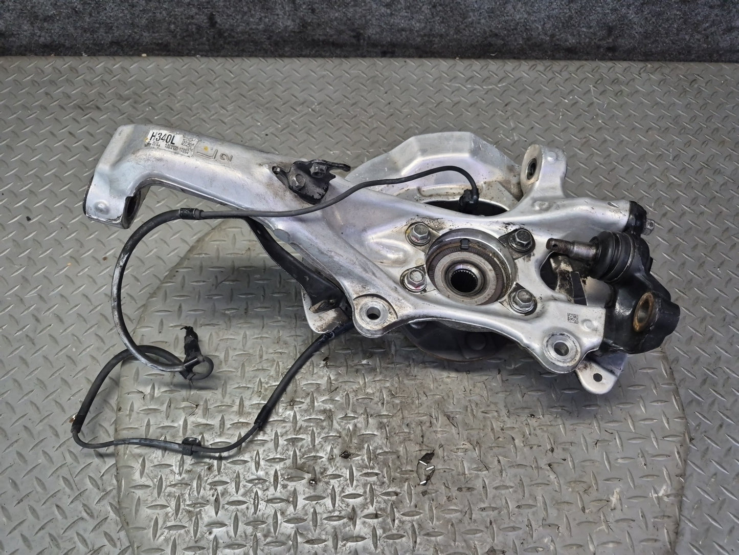 07-17 Lexus UVF46L LS600h LS460 AWD Front Left Spindle Knuckle Wheel Hub Bearing