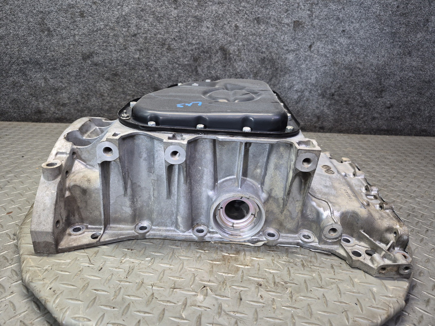 08-12 Lexus UVF46L LS600h LS460 AWD Engine Motor Upper Oil Pan OEM