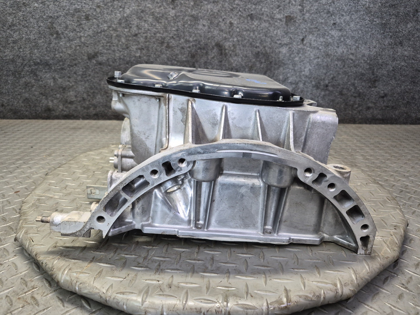 08-12 Lexus UVF46L LS600h LS460 AWD Engine Motor Upper Oil Pan OEM