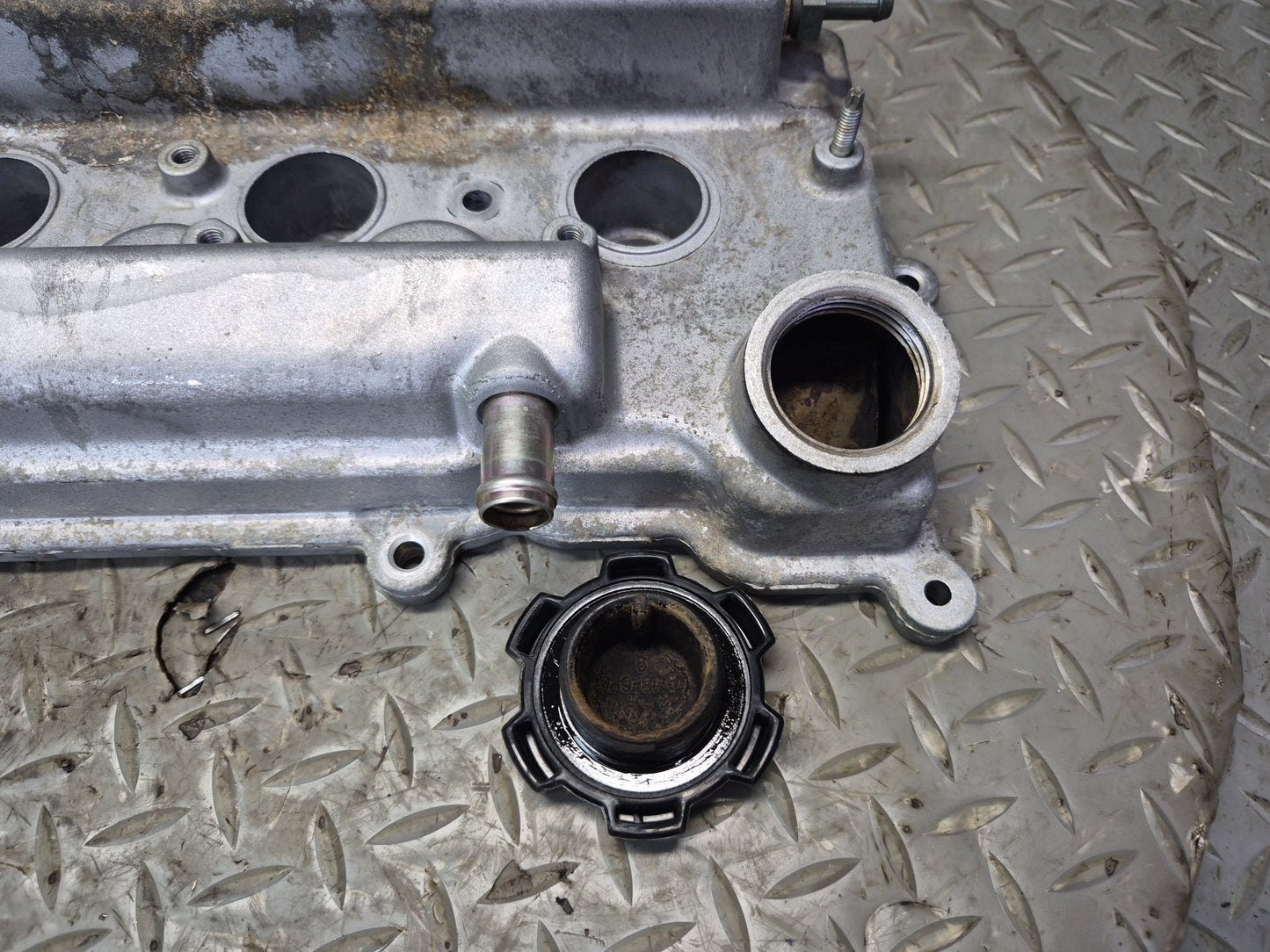 00-02 Toyota ZZW30L MR2 Spyder 1.8L 1ZZFE Engine Cylinder Head Cover w Cap OEM