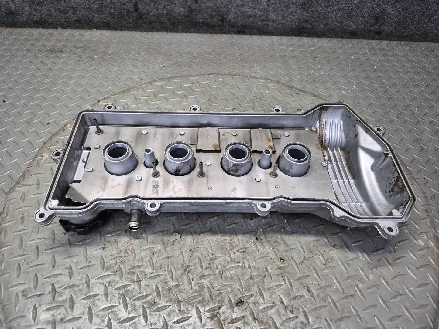 00-02 Toyota ZZW30L MR2 Spyder 1.8L 1ZZFE Engine Cylinder Head Cover w Cap OEM