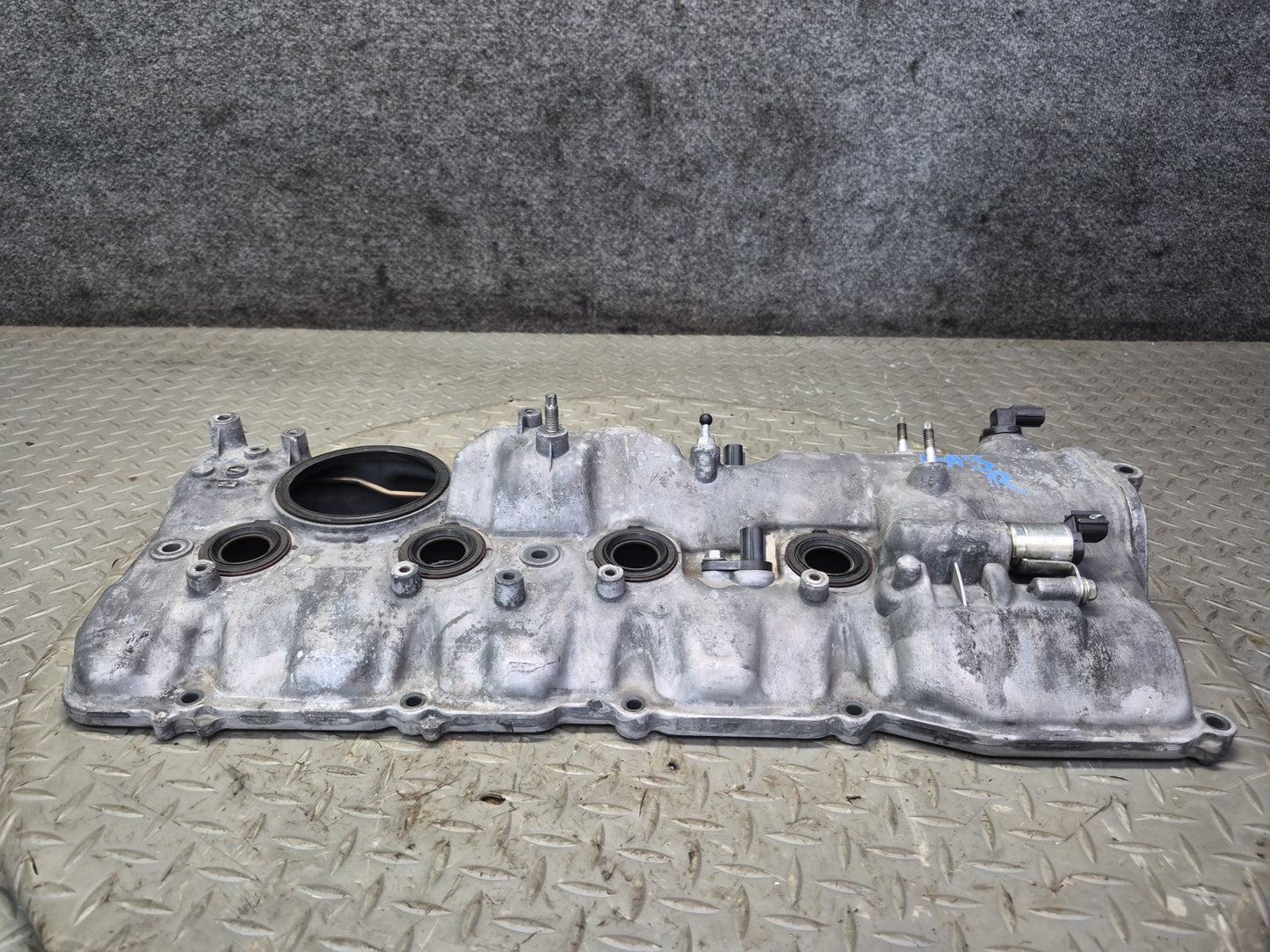 07-17 Lexus UVF46L LS600h LS460 Right Cylinder Head Valve Cover OEM