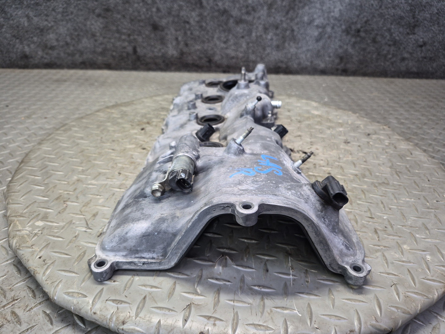 07-17 Lexus UVF46L LS600h LS460 Right Cylinder Head Valve Cover OEM