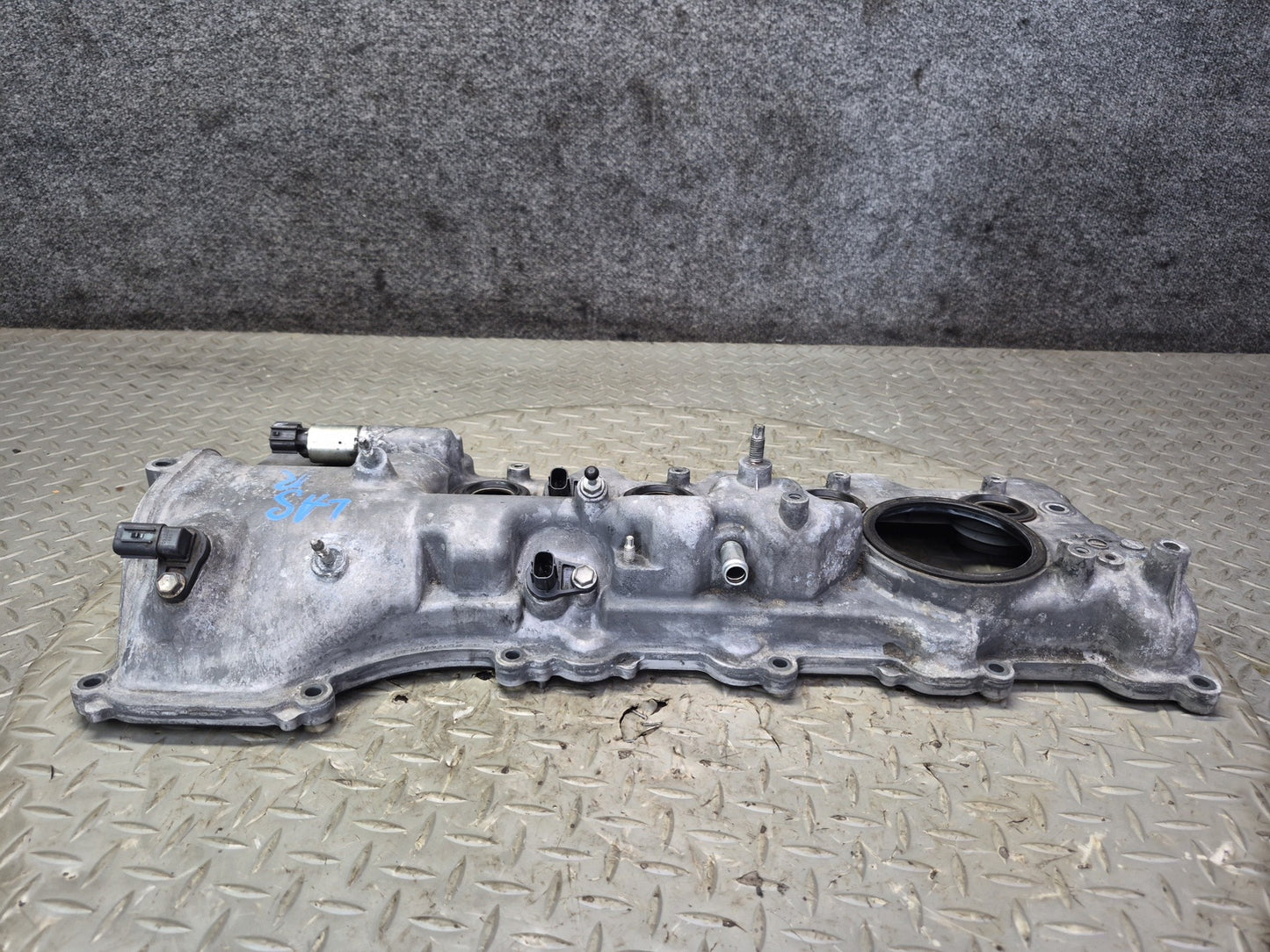 07-17 Lexus UVF46L LS600h LS460 Right Cylinder Head Valve Cover OEM