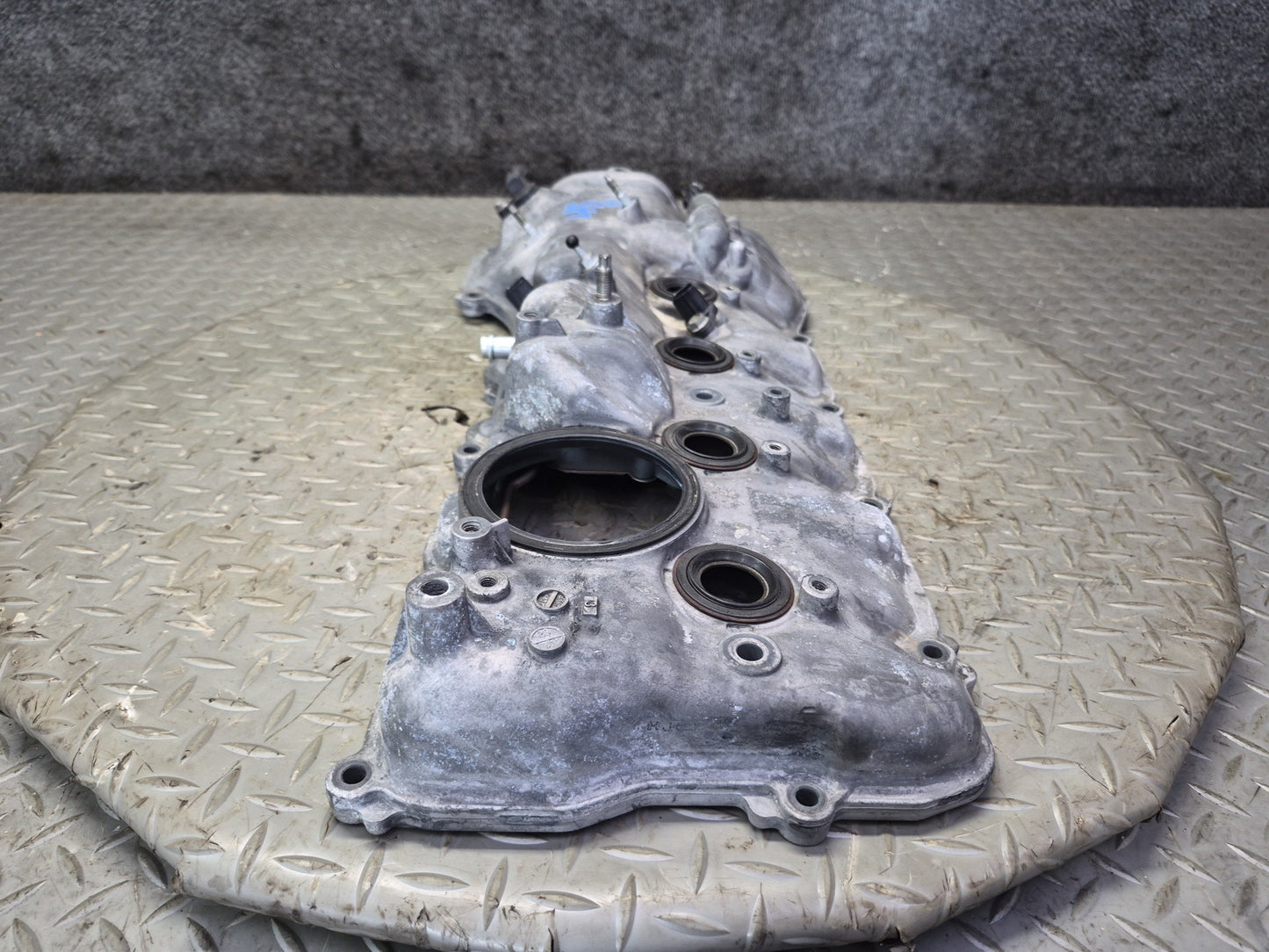 07-17 Lexus UVF46L LS600h LS460 Right Cylinder Head Valve Cover OEM