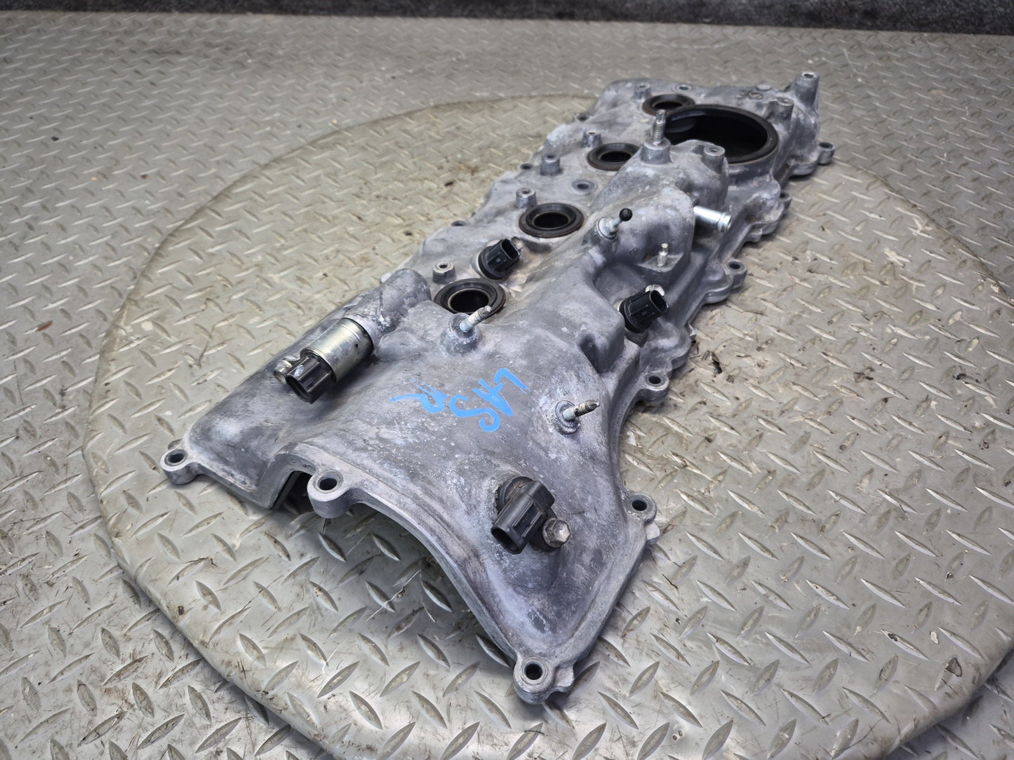 07-17 Lexus UVF46L LS600h LS460 Right Cylinder Head Valve Cover OEM