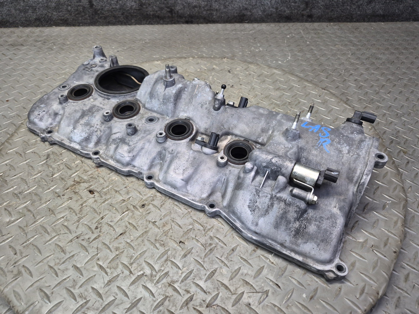07-17 Lexus UVF46L LS600h LS460 Right Cylinder Head Valve Cover OEM