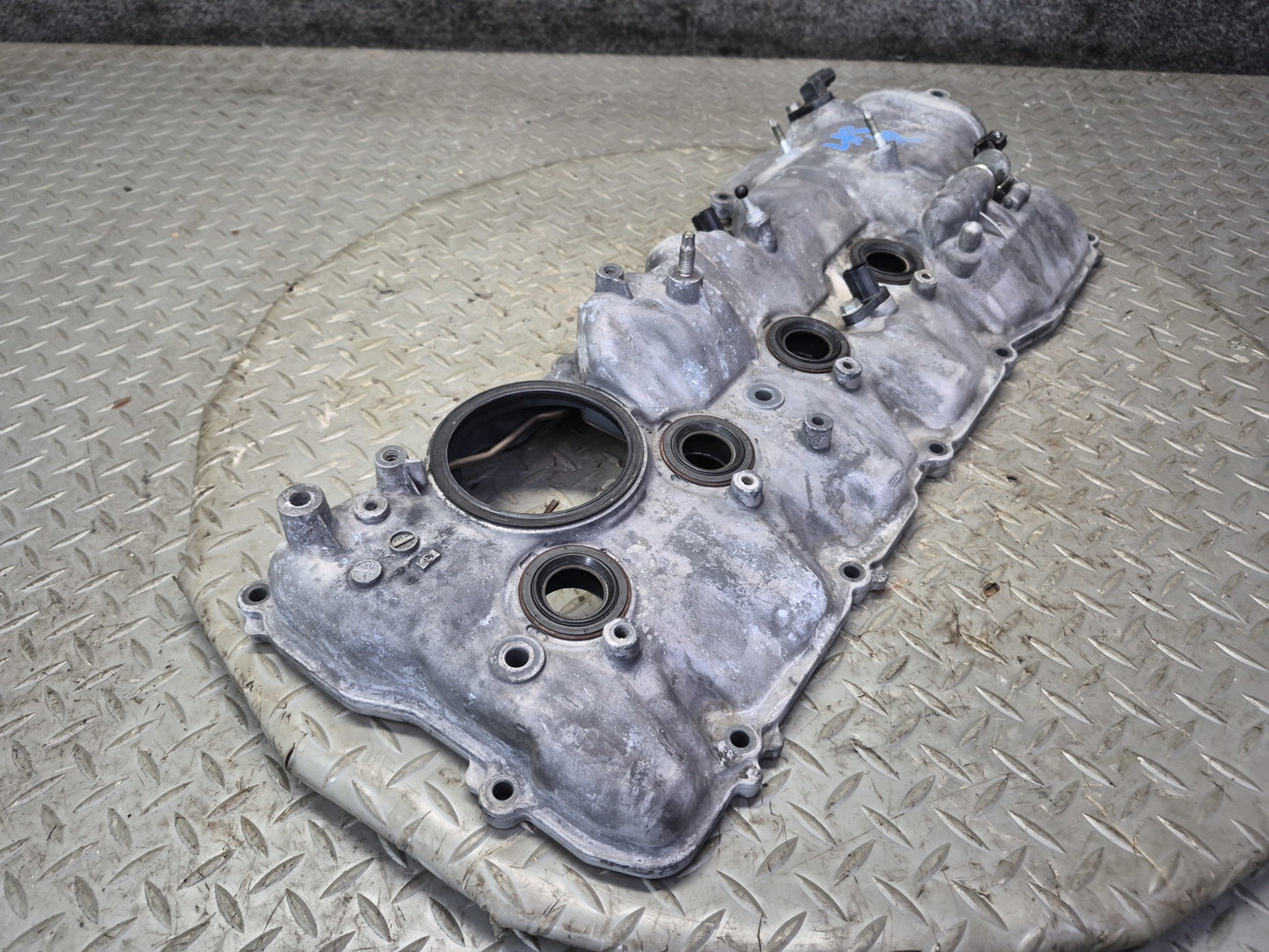 07-17 Lexus UVF46L LS600h LS460 Right Cylinder Head Valve Cover OEM
