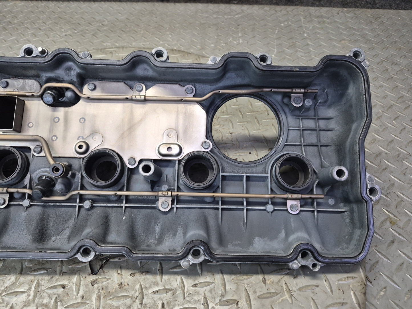 07-17 Lexus UVF46L LS600h LS460 Right Cylinder Head Valve Cover OEM