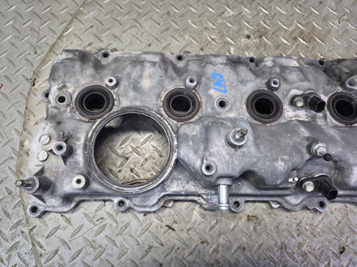 07-17 Lexus UVF46L LS600h LS460 Left Cylinder Head Valve Cover OEM