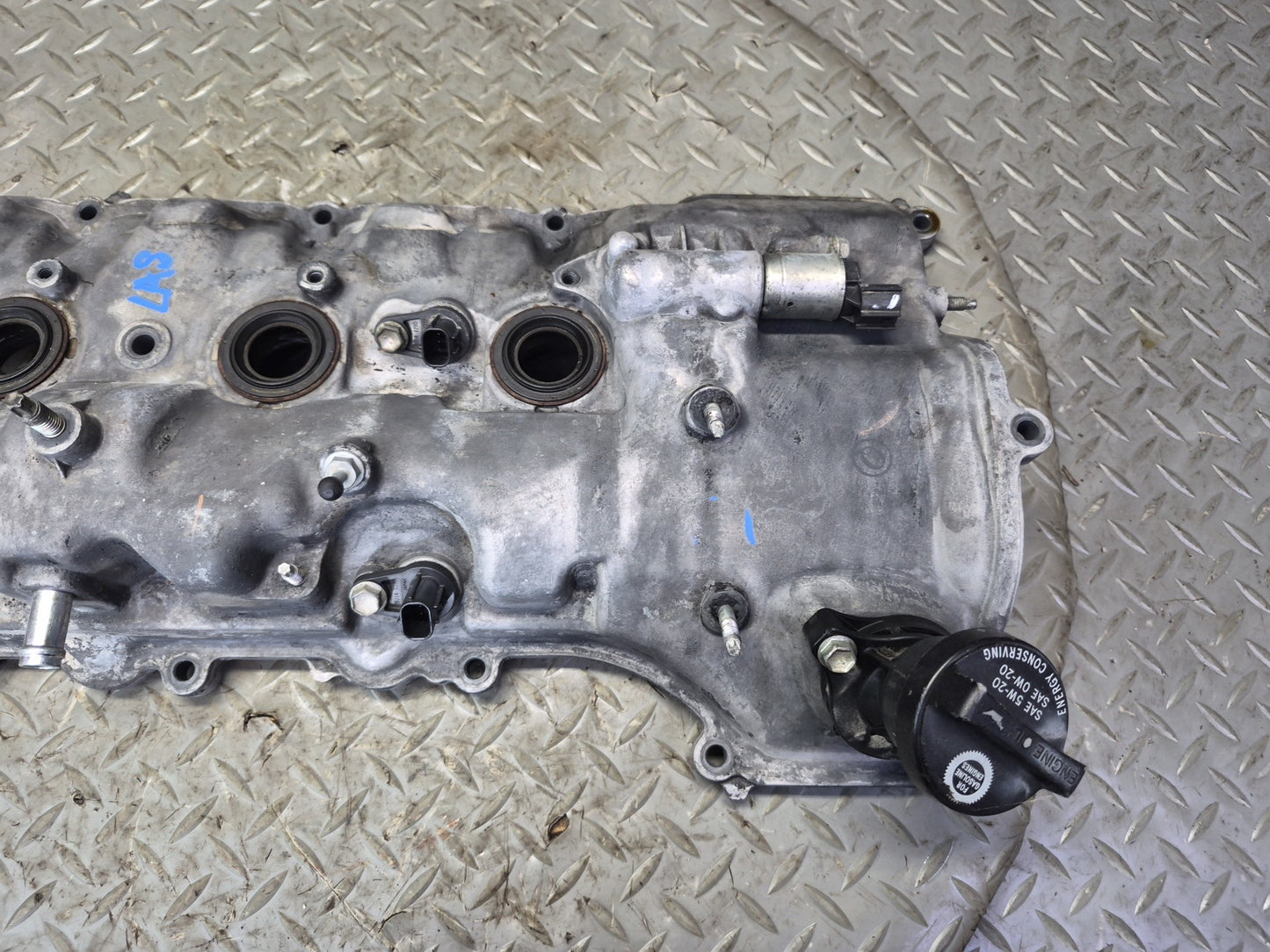07-17 Lexus UVF46L LS600h LS460 Left Cylinder Head Valve Cover OEM