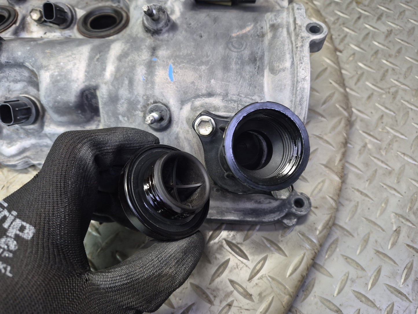 07-17 Lexus UVF46L LS600h LS460 Left Cylinder Head Valve Cover OEM