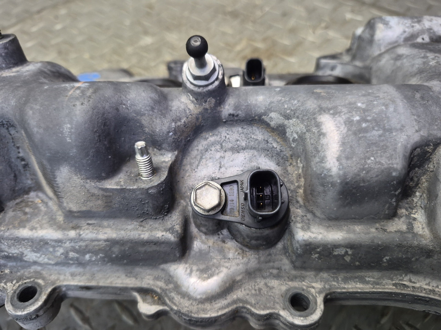 07-17 Lexus UVF46L LS600h LS460 Left Cylinder Head Valve Cover OEM