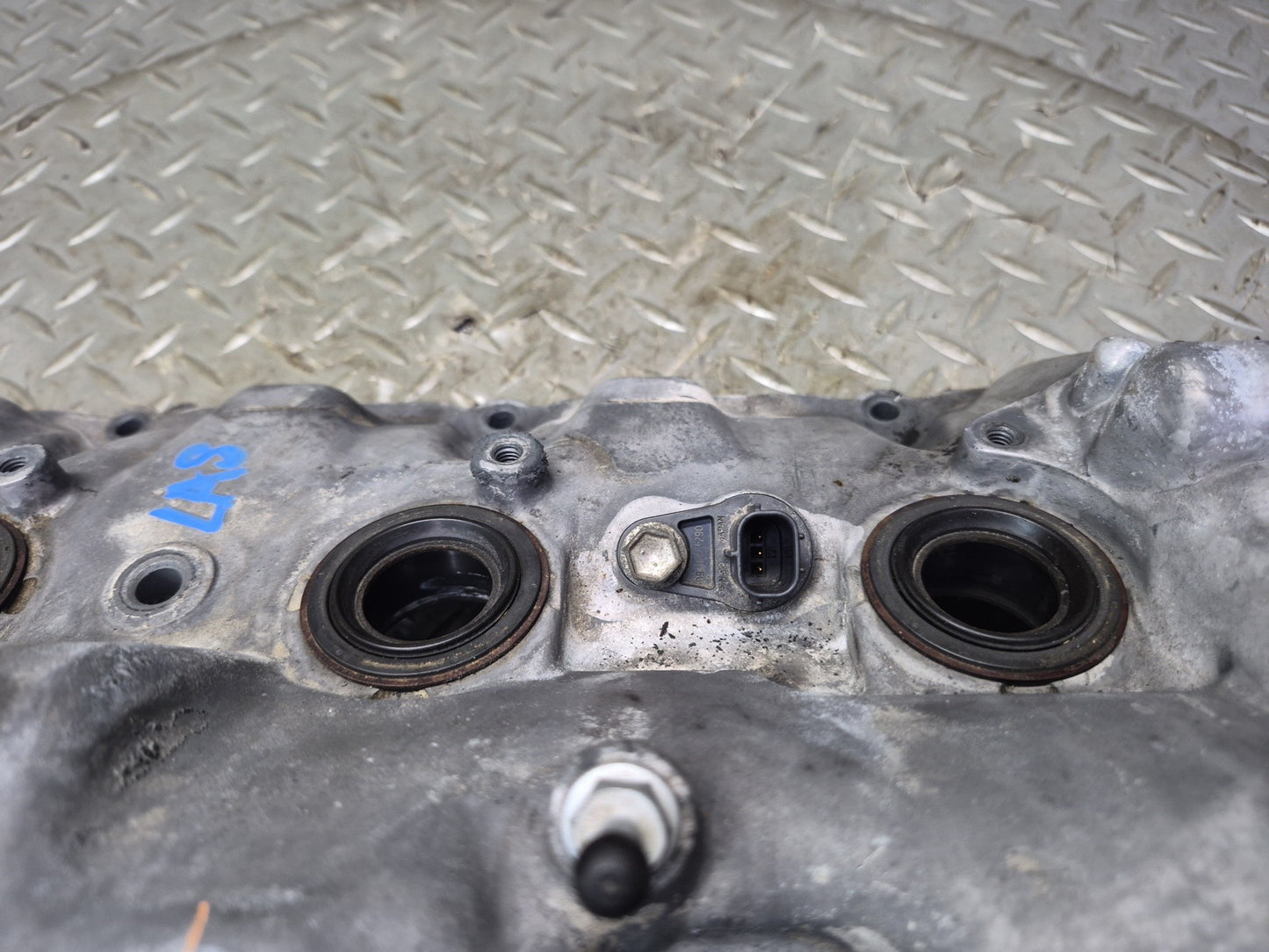 07-17 Lexus UVF46L LS600h LS460 Left Cylinder Head Valve Cover OEM