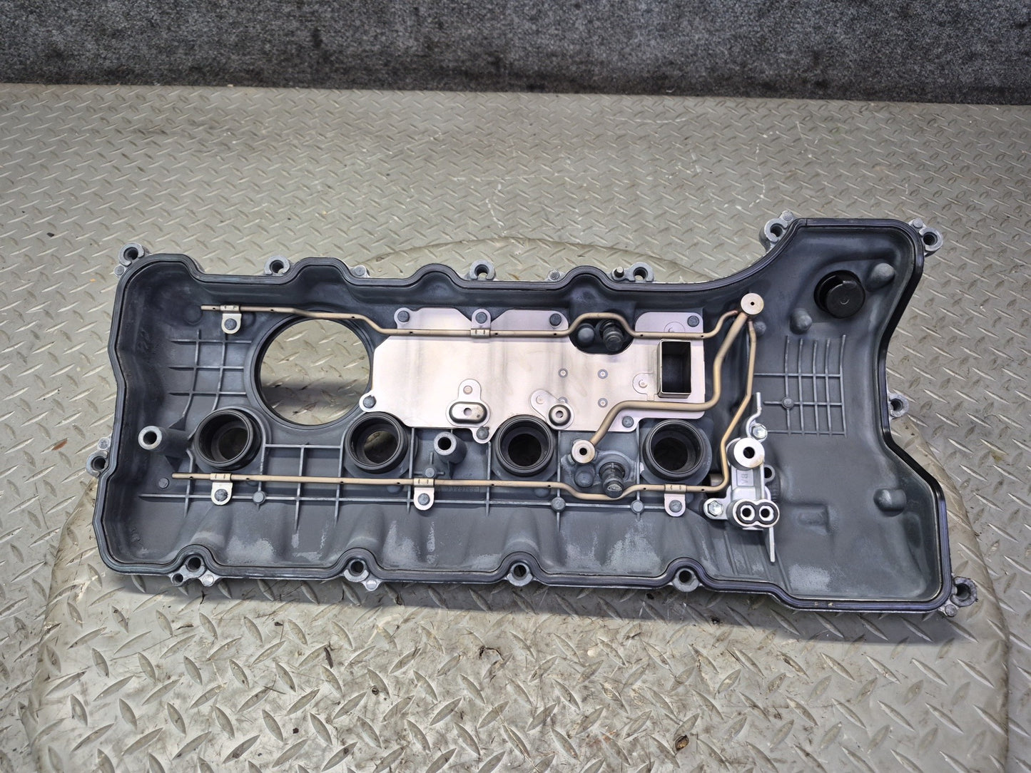 07-17 Lexus UVF46L LS600h LS460 Left Cylinder Head Valve Cover OEM