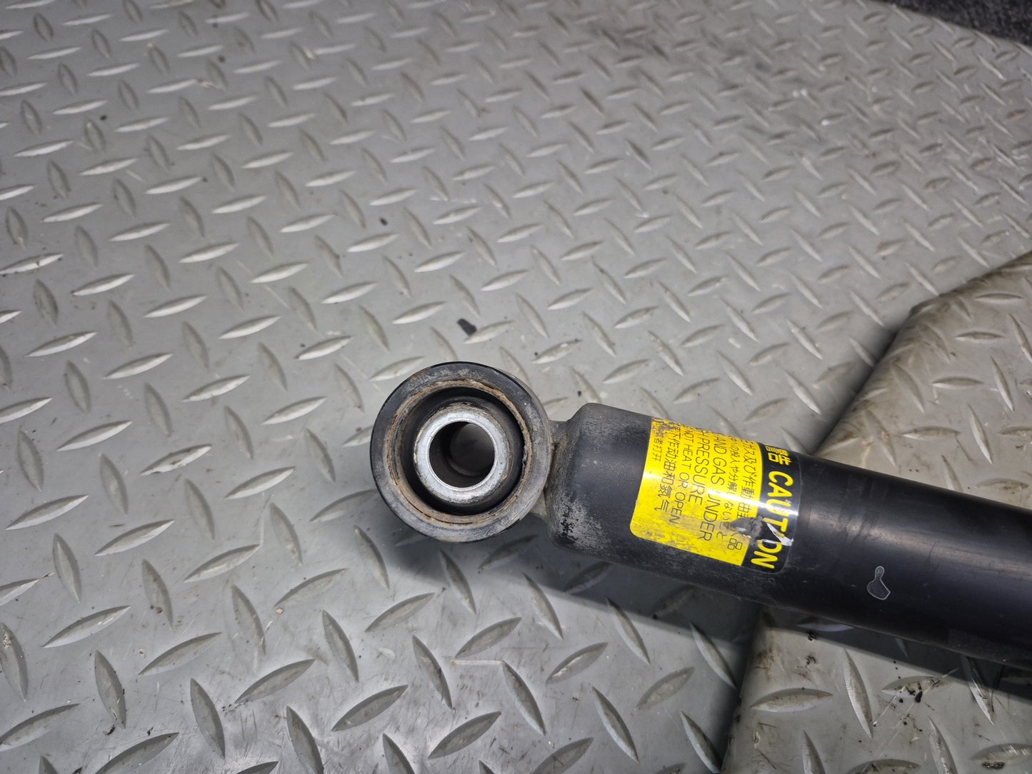 2008 Lexus LS600hL AWD Rear Left KYB Air Shock Strut Spring 48090-50200 OEM