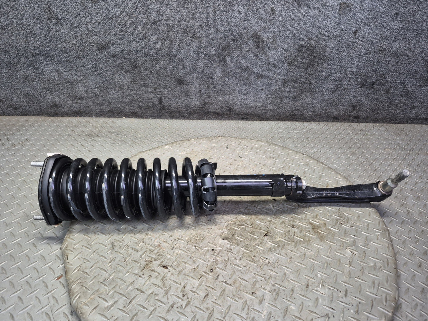08-17 Lexus LS600h AWD Set of 2 FCS Front Strut Shock Absorber w Forks