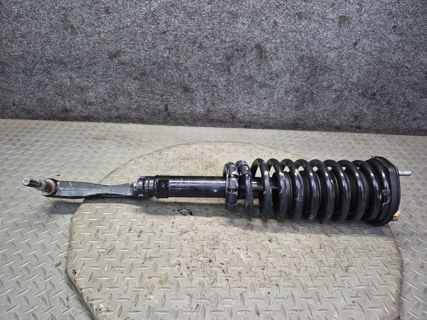 08-17 Lexus LS600h AWD Set of 2 FCS Front Strut Shock Absorber w Forks