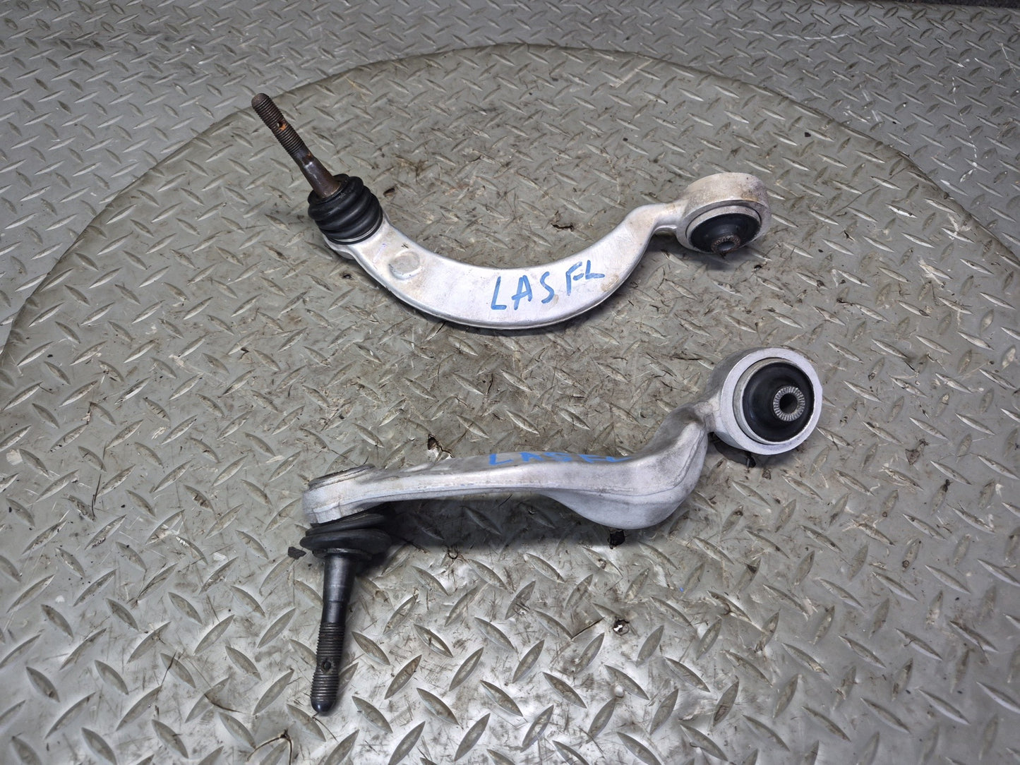07-12 Lexus UVF46L LS600h LS460 AWD Set of 2 Front Left Upper Control Arm OEM