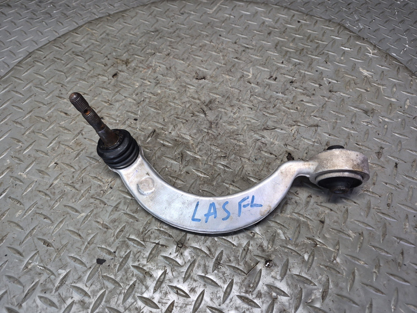07-12 Lexus UVF46L LS600h LS460 AWD Set of 2 Front Left Upper Control Arm OEM