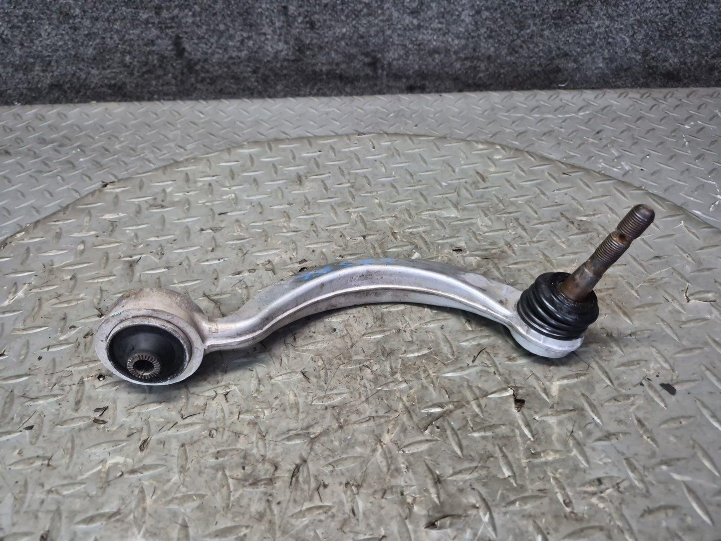07-12 Lexus UVF46L LS600h LS460 AWD Set of 2 Front Left Upper Control Arm OEM