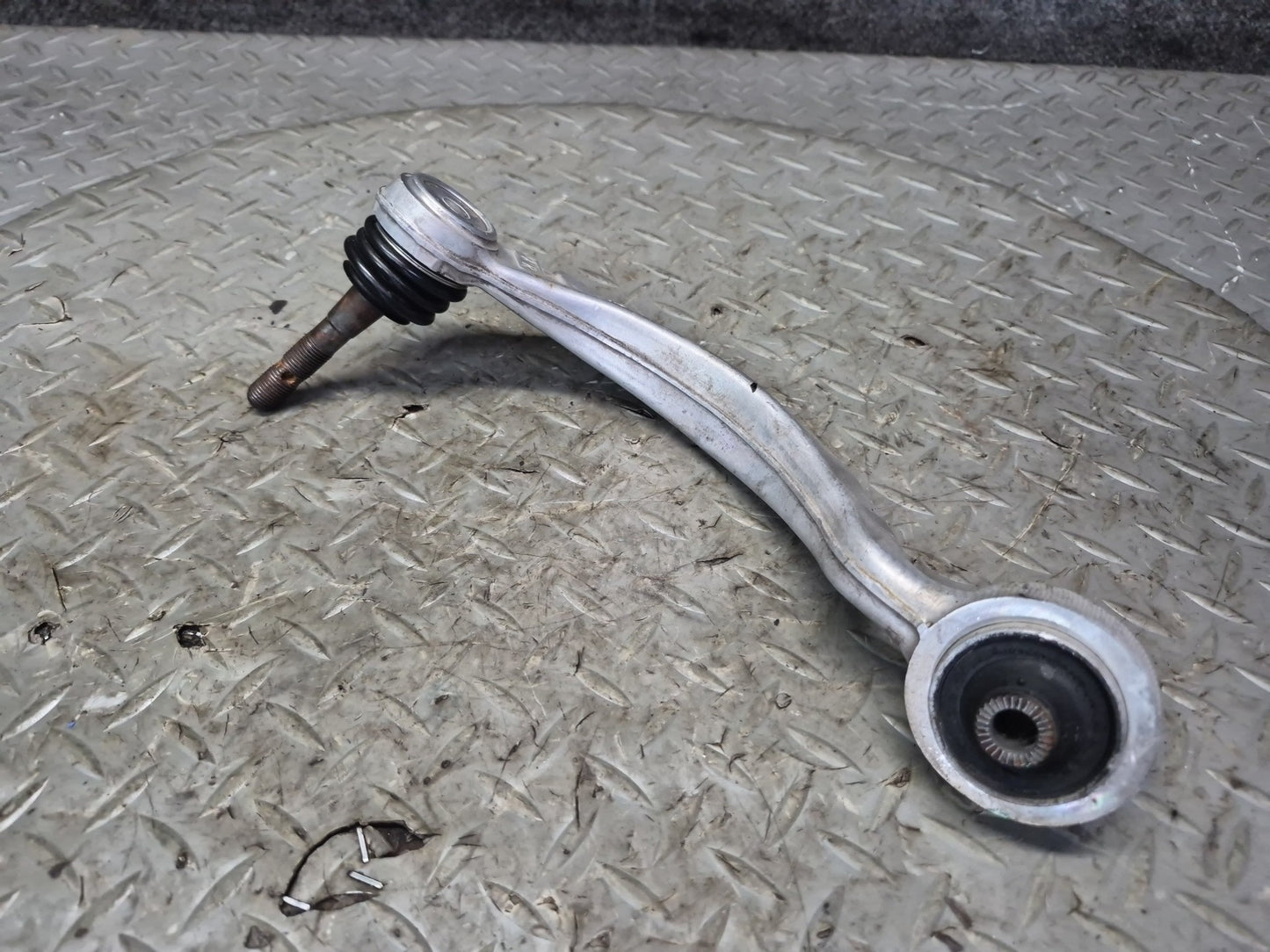 07-12 Lexus UVF46L LS600h LS460 AWD Set of 2 Front Left Upper Control Arm OEM