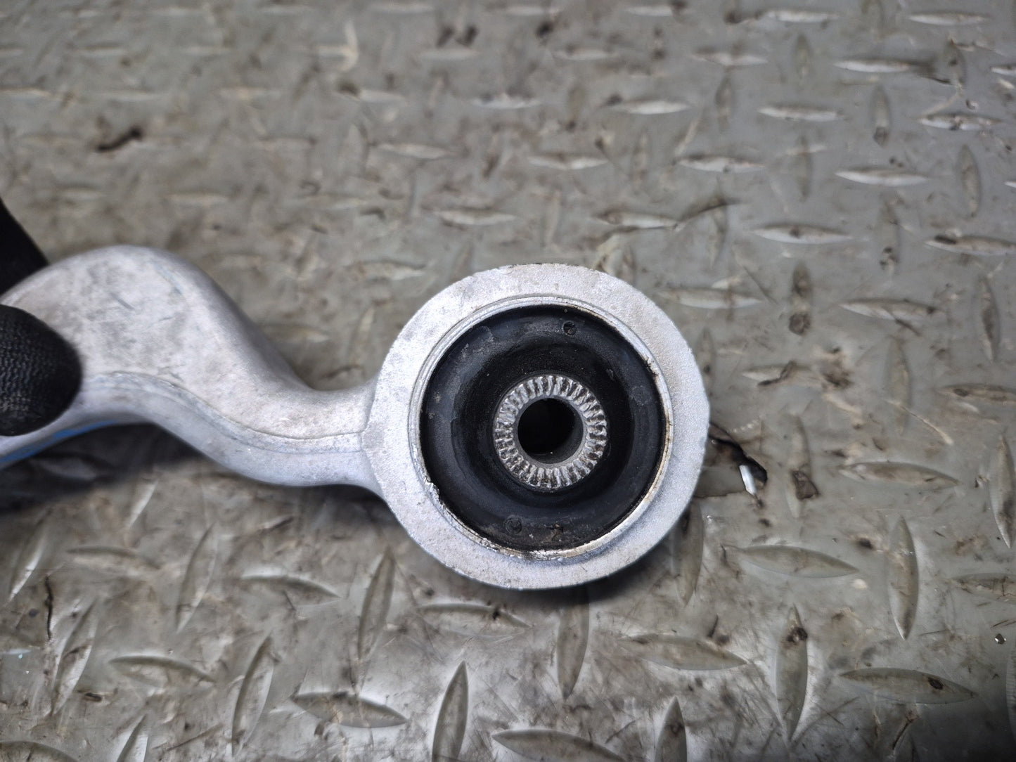 07-12 Lexus UVF46L LS600h LS460 AWD Set of 2 Front Left Upper Control Arm OEM
