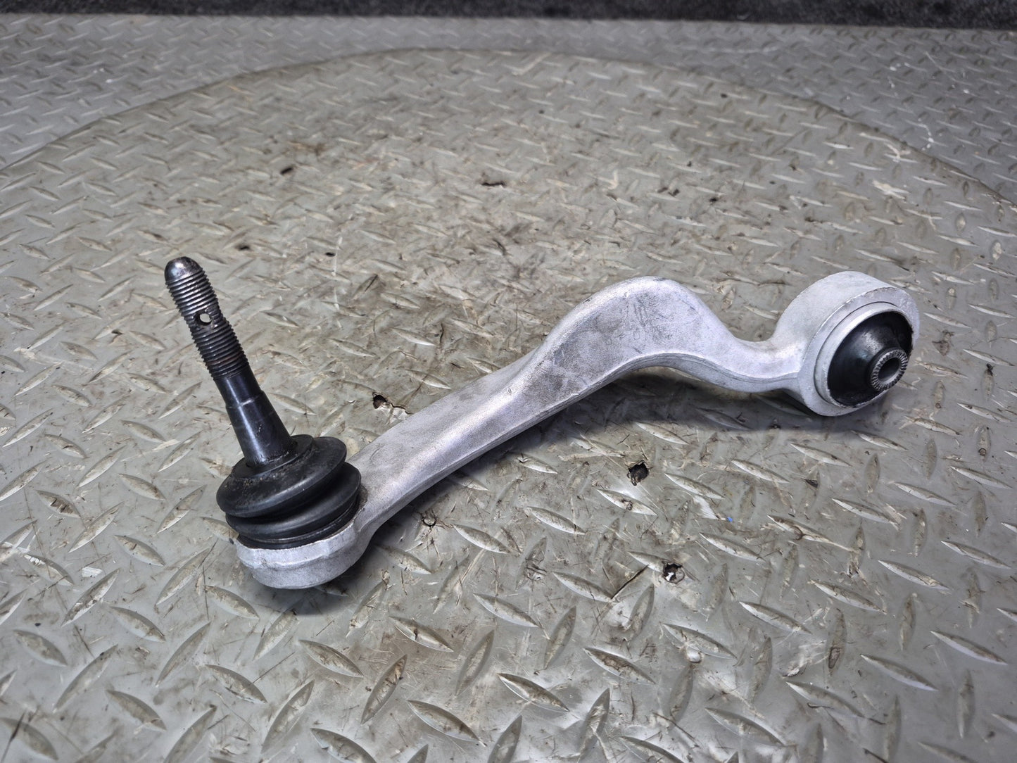 07-12 Lexus UVF46L LS600h LS460 AWD Set of 2 Front Left Upper Control Arm OEM