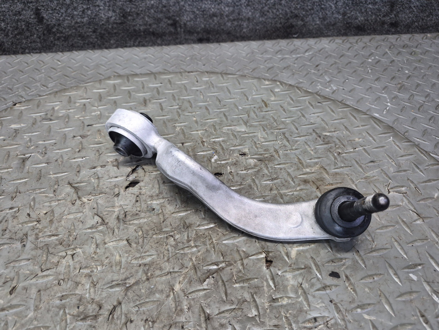 07-12 Lexus UVF46L LS600h LS460 AWD Set of 2 Front Left Upper Control Arm OEM