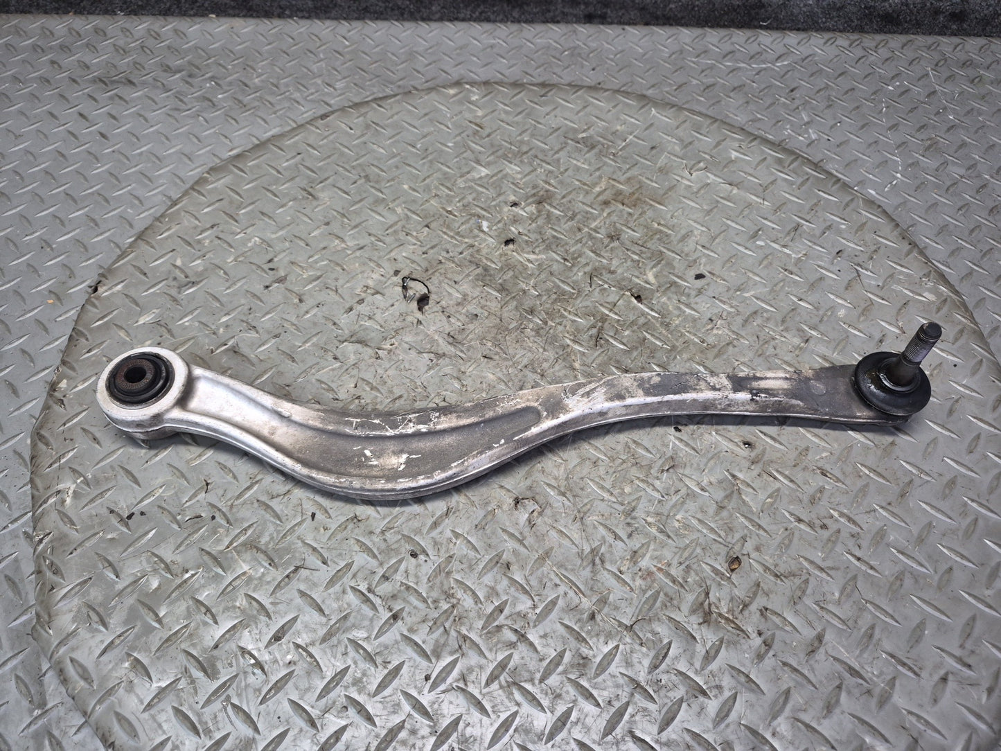 07-17 Lexus UVF46L LS600h LS460 AWD Rear Left Upper & Lower Control Arm Set OEM