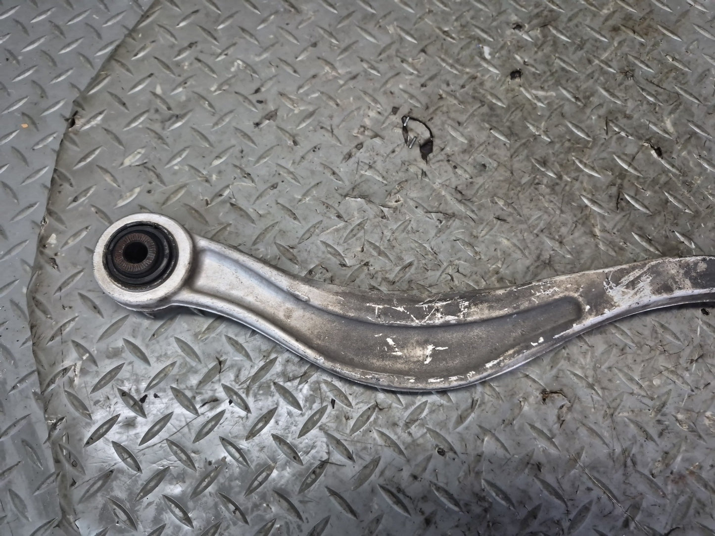07-17 Lexus UVF46L LS600h LS460 AWD Rear Left Upper & Lower Control Arm Set OEM