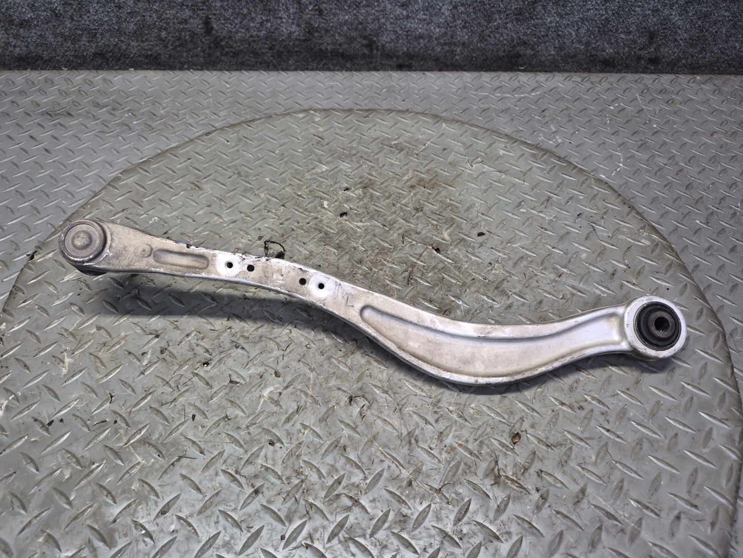 07-17 Lexus UVF46L LS600h LS460 AWD Rear Left Upper & Lower Control Arm Set OEM