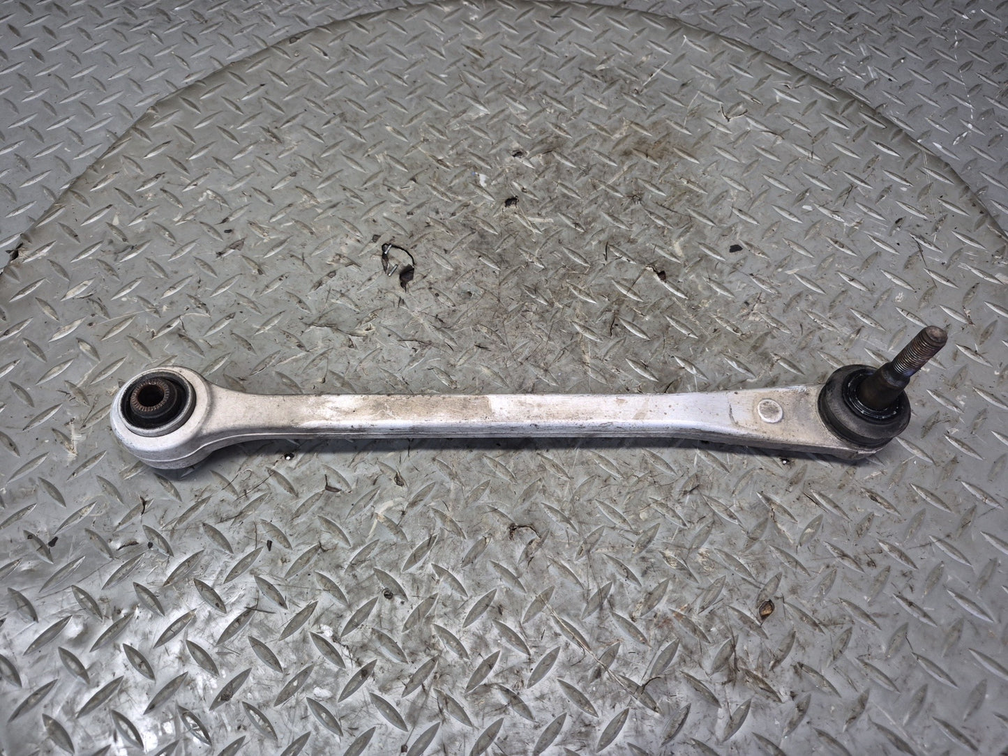 07-17 Lexus UVF46L LS600h LS460 AWD Rear Left Upper & Lower Control Arm Set OEM