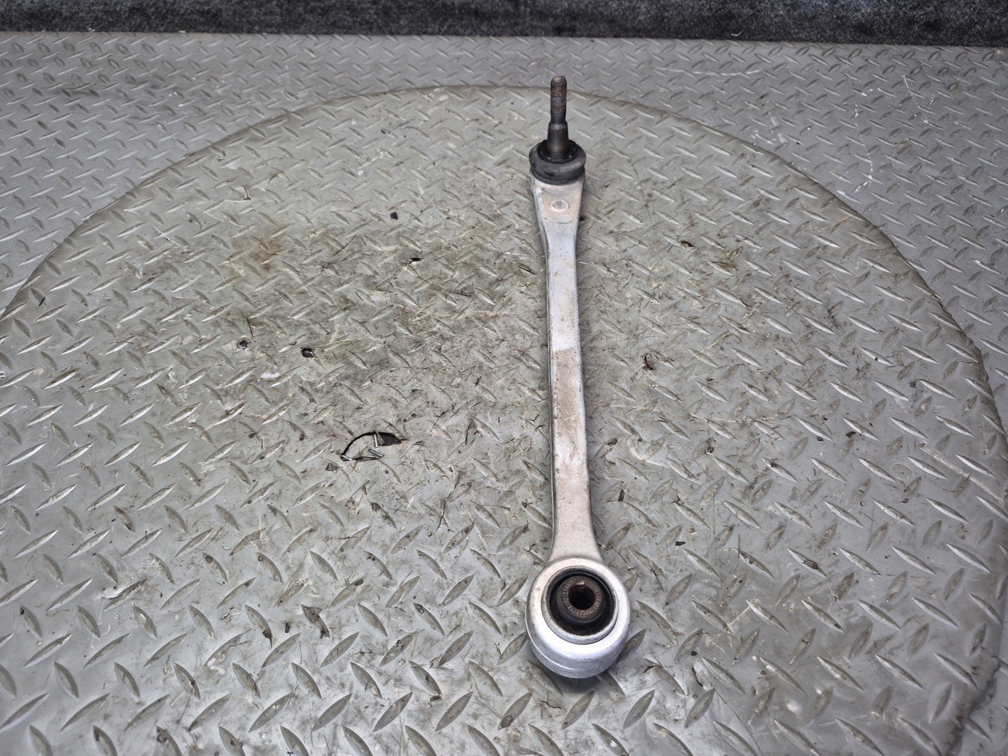07-17 Lexus UVF46L LS600h LS460 AWD Rear Left Upper & Lower Control Arm Set OEM
