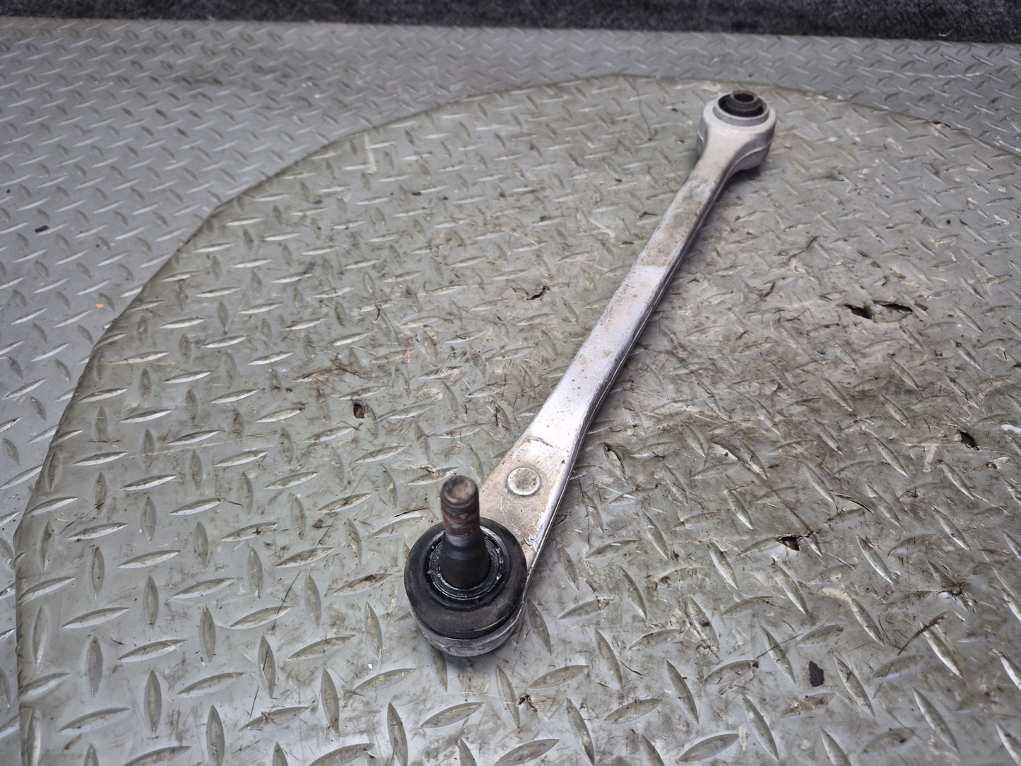 07-17 Lexus UVF46L LS600h LS460 AWD Rear Left Upper & Lower Control Arm Set OEM