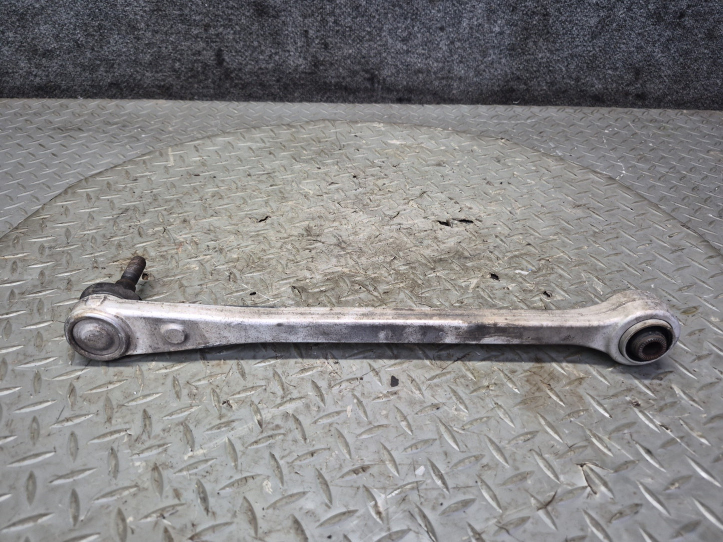 07-17 Lexus UVF46L LS600h LS460 AWD Rear Left Upper & Lower Control Arm Set OEM
