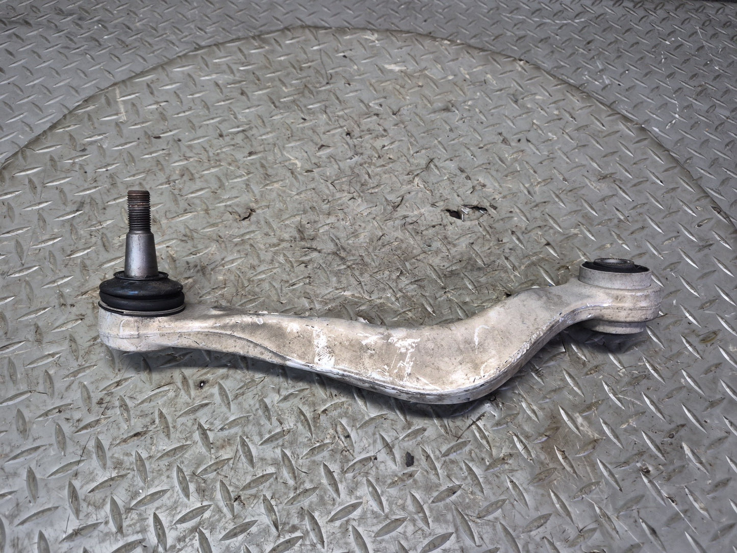 07-17 Lexus UVF46L LS600h LS460 AWD Rear Left Upper & Lower Control Arm Set OEM