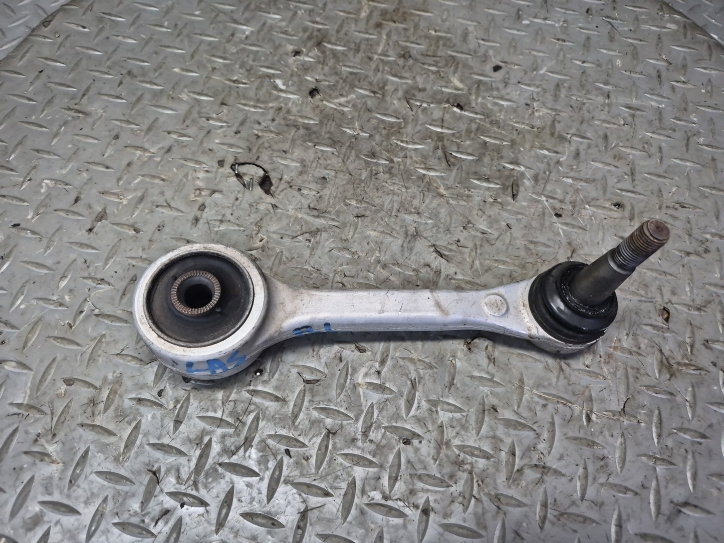 07-17 Lexus UVF46L LS600h LS460 AWD Rear Left Upper & Lower Control Arm Set OEM