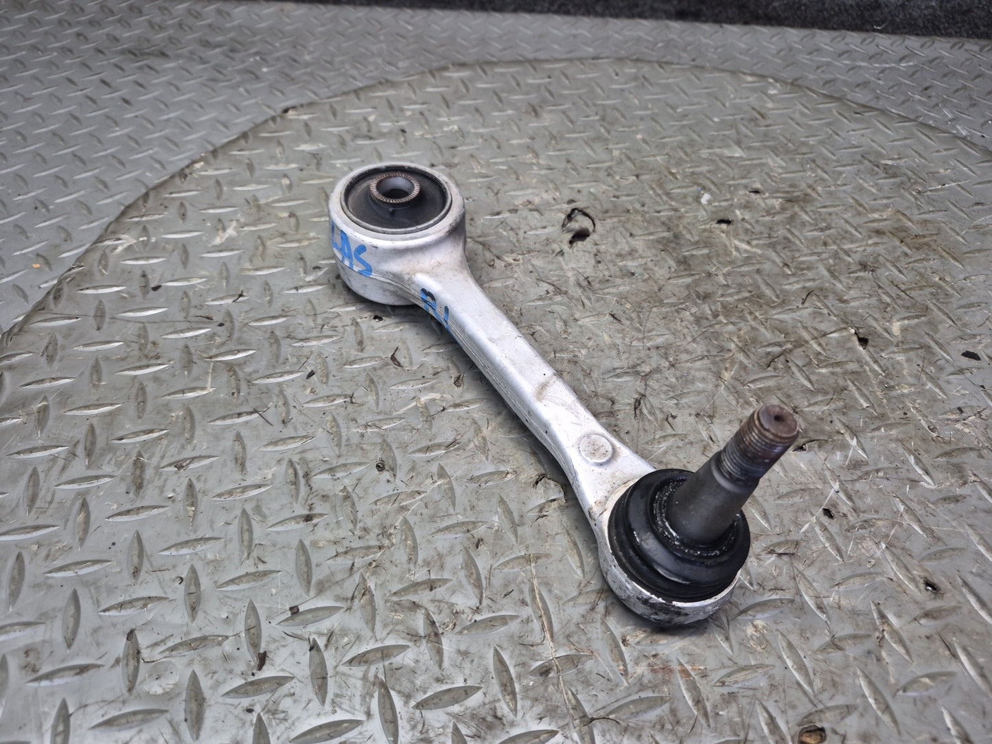 07-17 Lexus UVF46L LS600h LS460 AWD Rear Left Upper & Lower Control Arm Set OEM