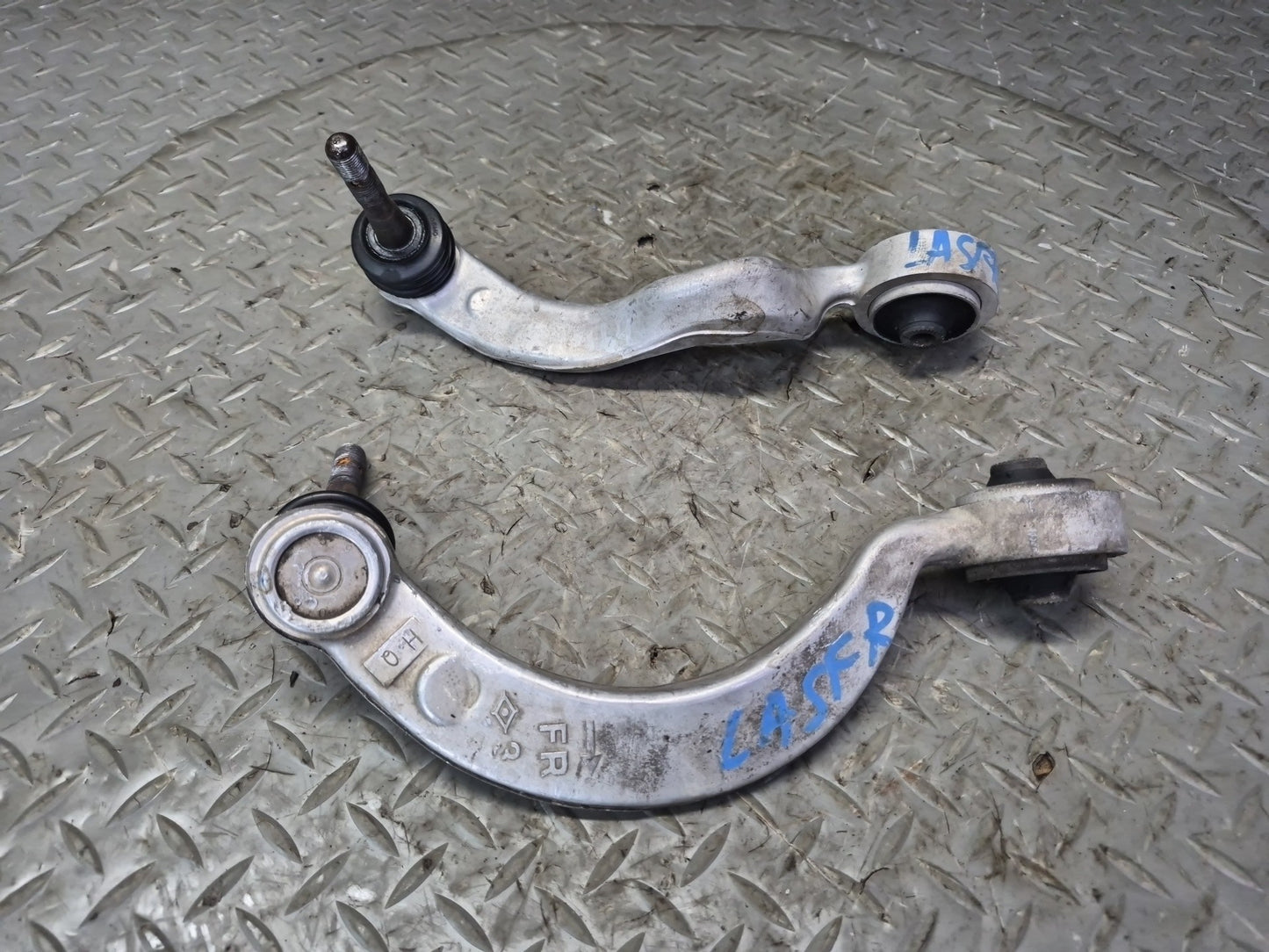 07-12 Lexus UVF46L LS600h LS460 Set of 2 Front Right Upper Control Arm OEM