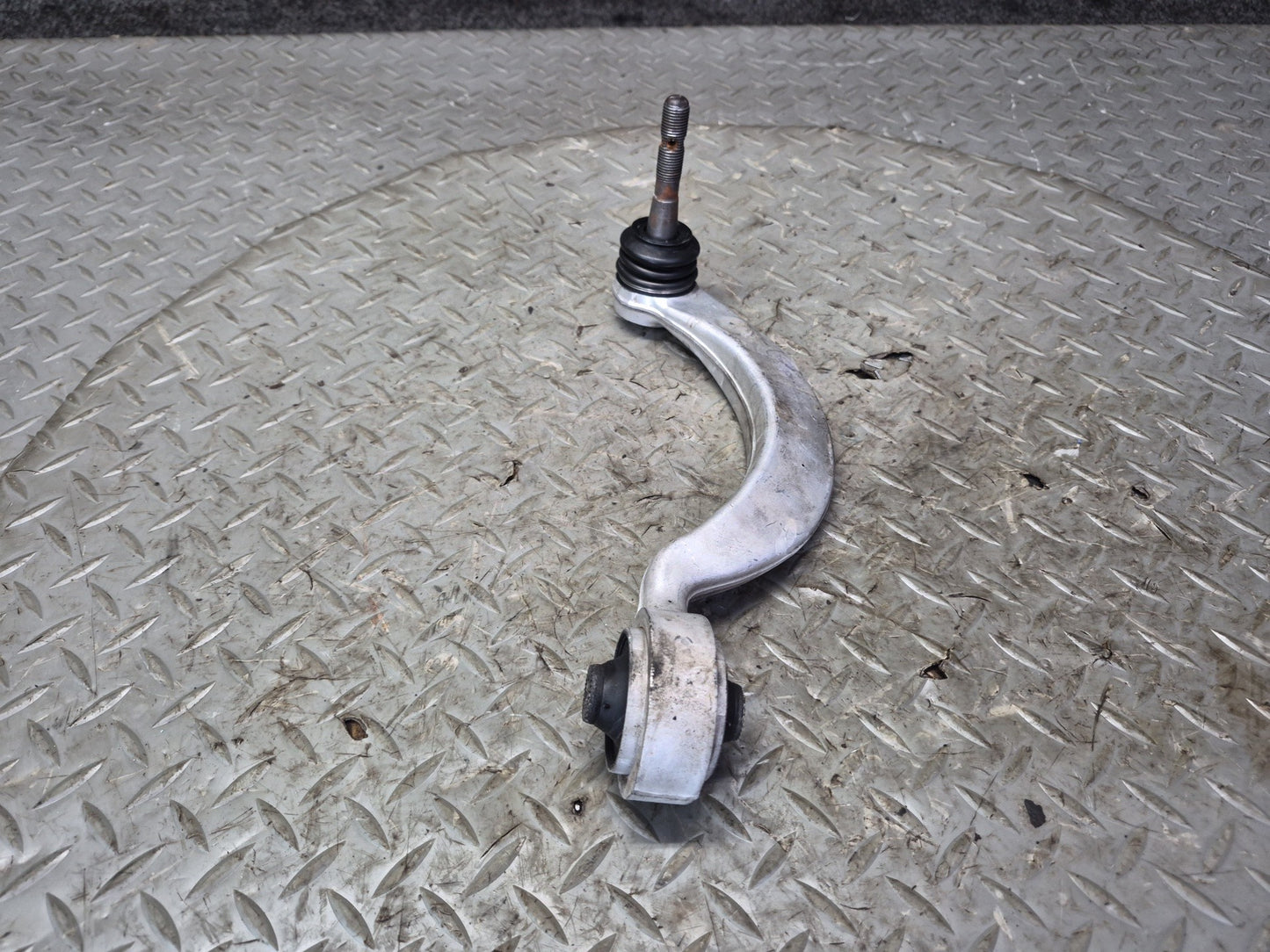 07-12 Lexus UVF46L LS600h LS460 Set of 2 Front Right Upper Control Arm OEM