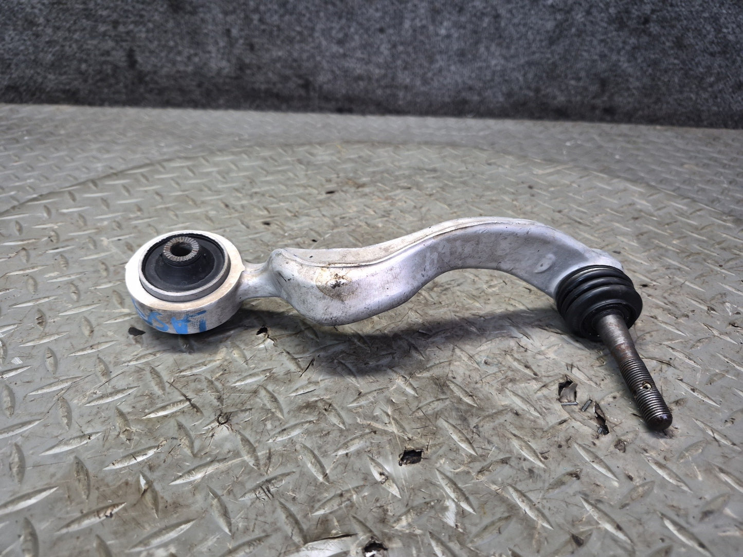 07-12 Lexus UVF46L LS600h LS460 Set of 2 Front Right Upper Control Arm OEM