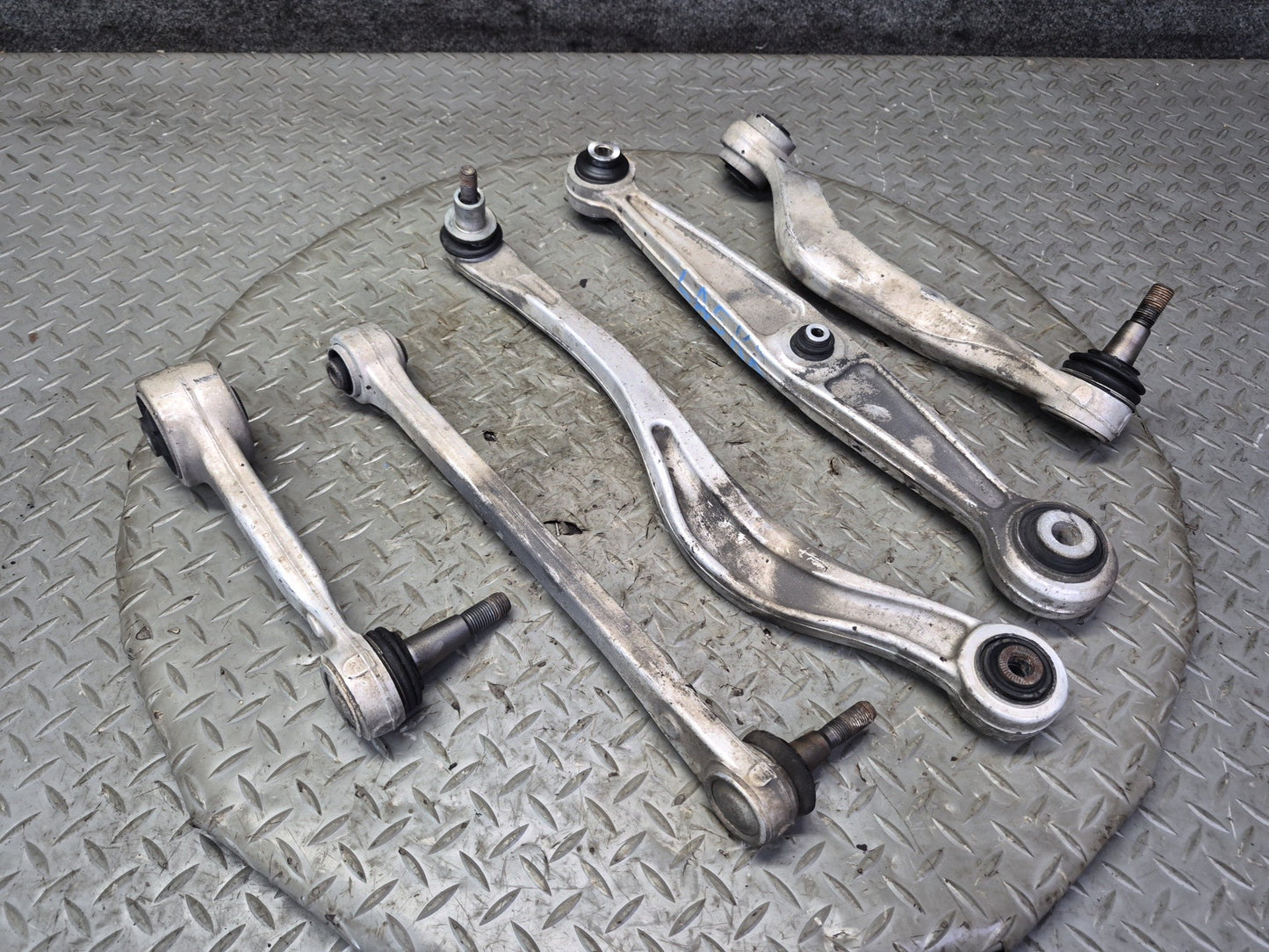 07-17 Lexus UVF46L LS600h LS460 AWD Rear Right Upper & Lower Control Arm Set OEM