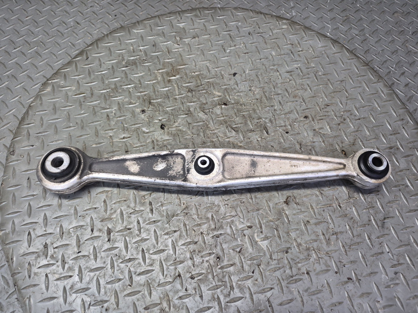 07-17 Lexus UVF46L LS600h LS460 AWD Rear Right Upper & Lower Control Arm Set OEM