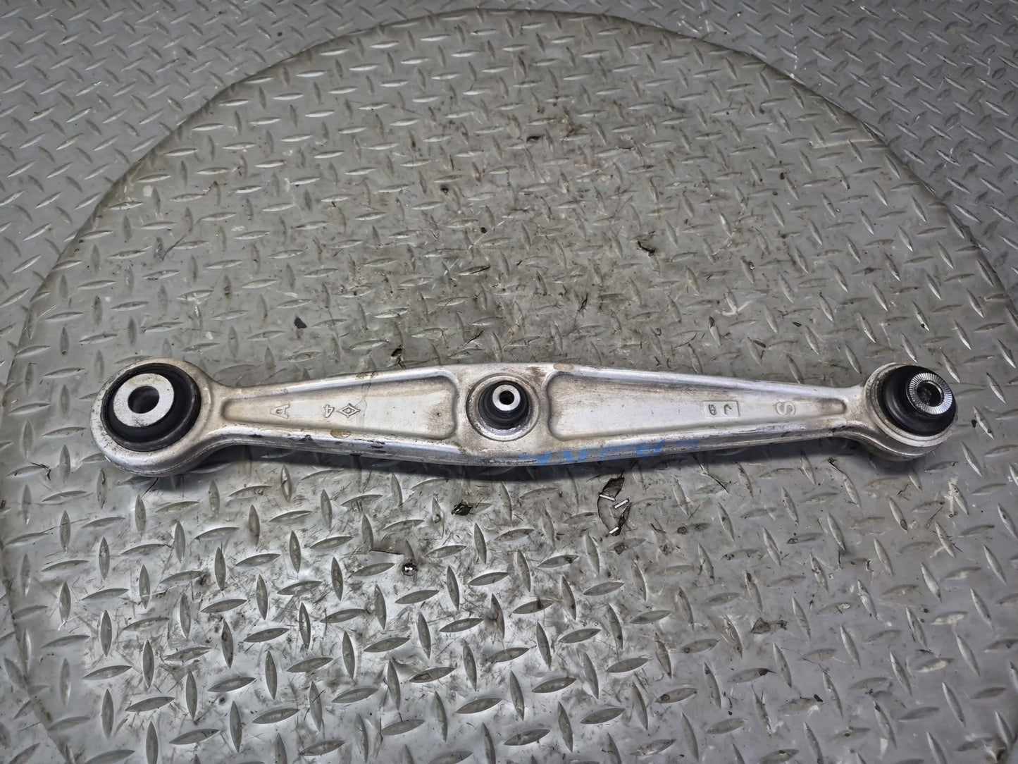 07-17 Lexus UVF46L LS600h LS460 AWD Rear Right Upper & Lower Control Arm Set OEM