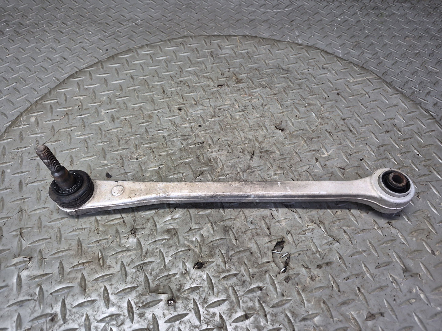 07-17 Lexus UVF46L LS600h LS460 AWD Rear Right Upper & Lower Control Arm Set OEM