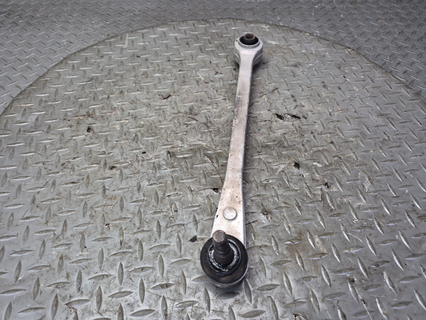 07-17 Lexus UVF46L LS600h LS460 AWD Rear Right Upper & Lower Control Arm Set OEM